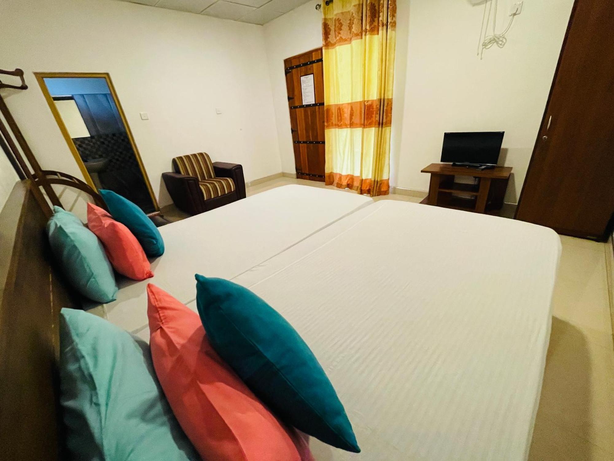 Tishan Holiday Resort Polonnaruwa Room photo